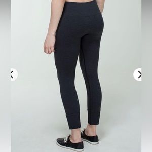Lululemon Ebb to Street Pant - Size 10